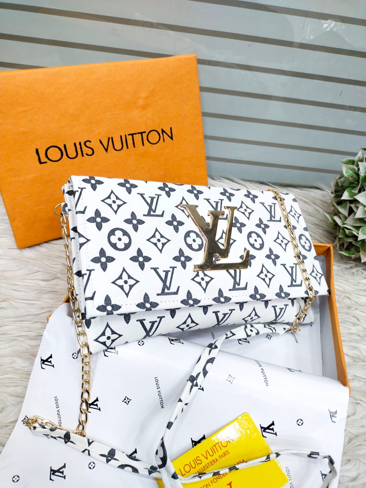 Master quality LV hand clutch & crossbody