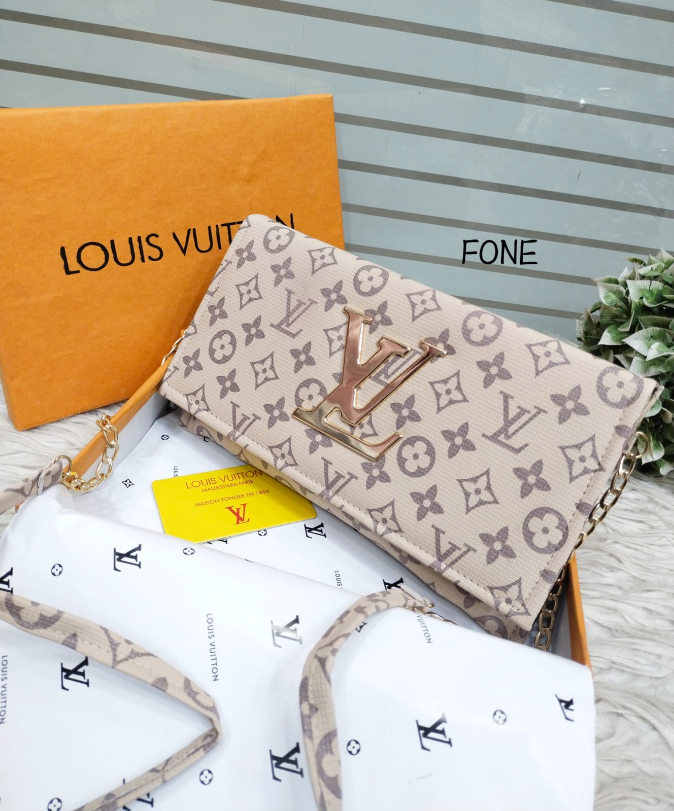 Master quality LV hand clutch & crossbody