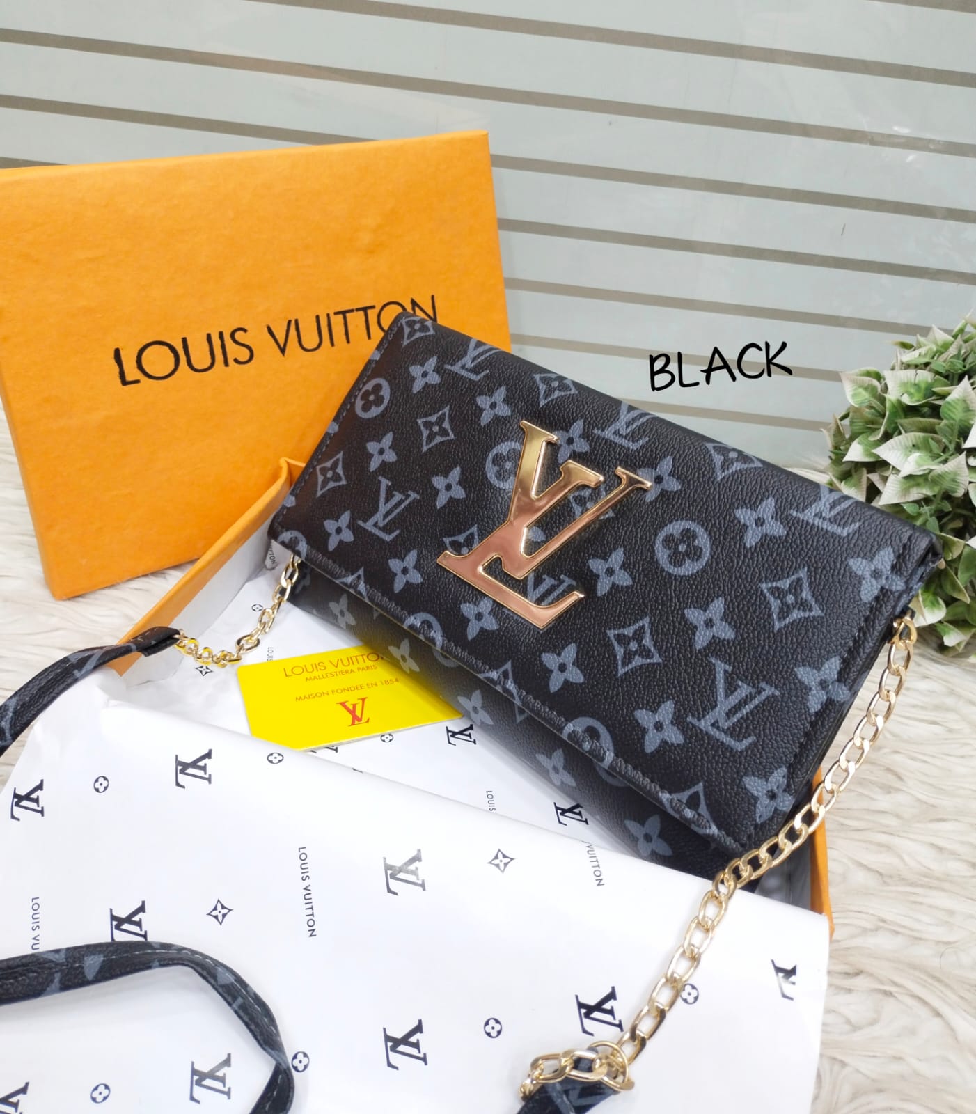 Master quality LV hand clutch & crossbody