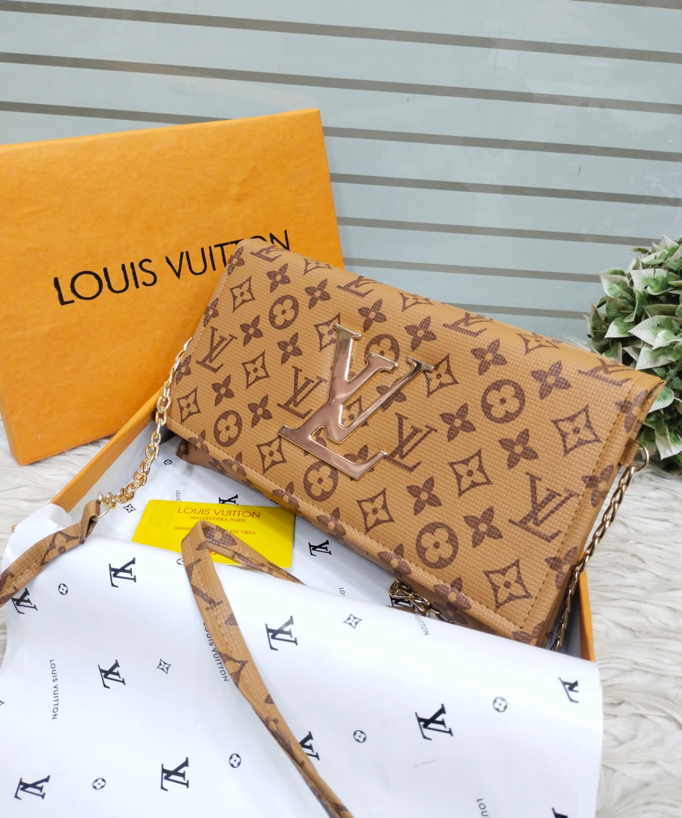 Master quality LV hand clutch & crossbody