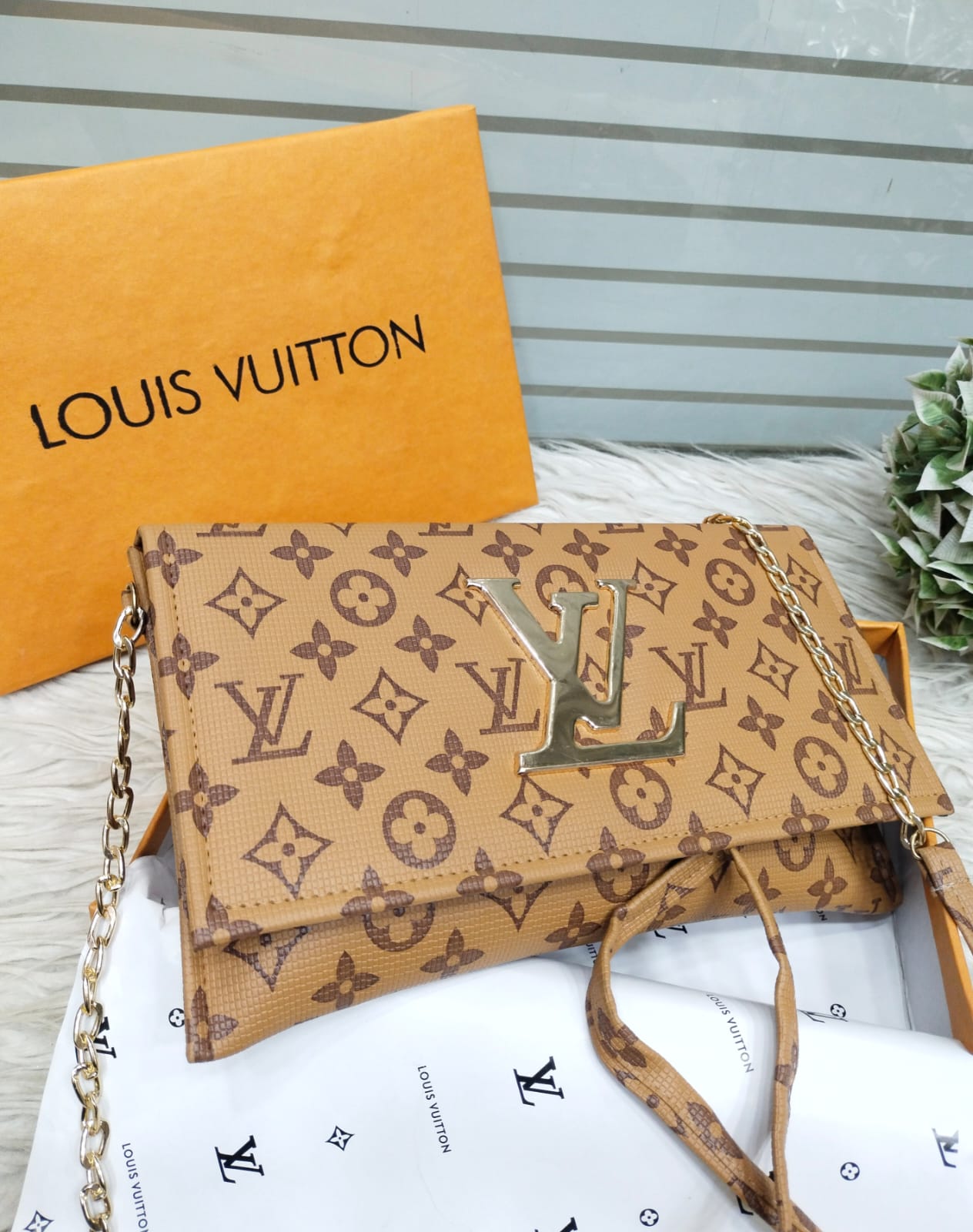 Master quality LV hand clutch & crossbody