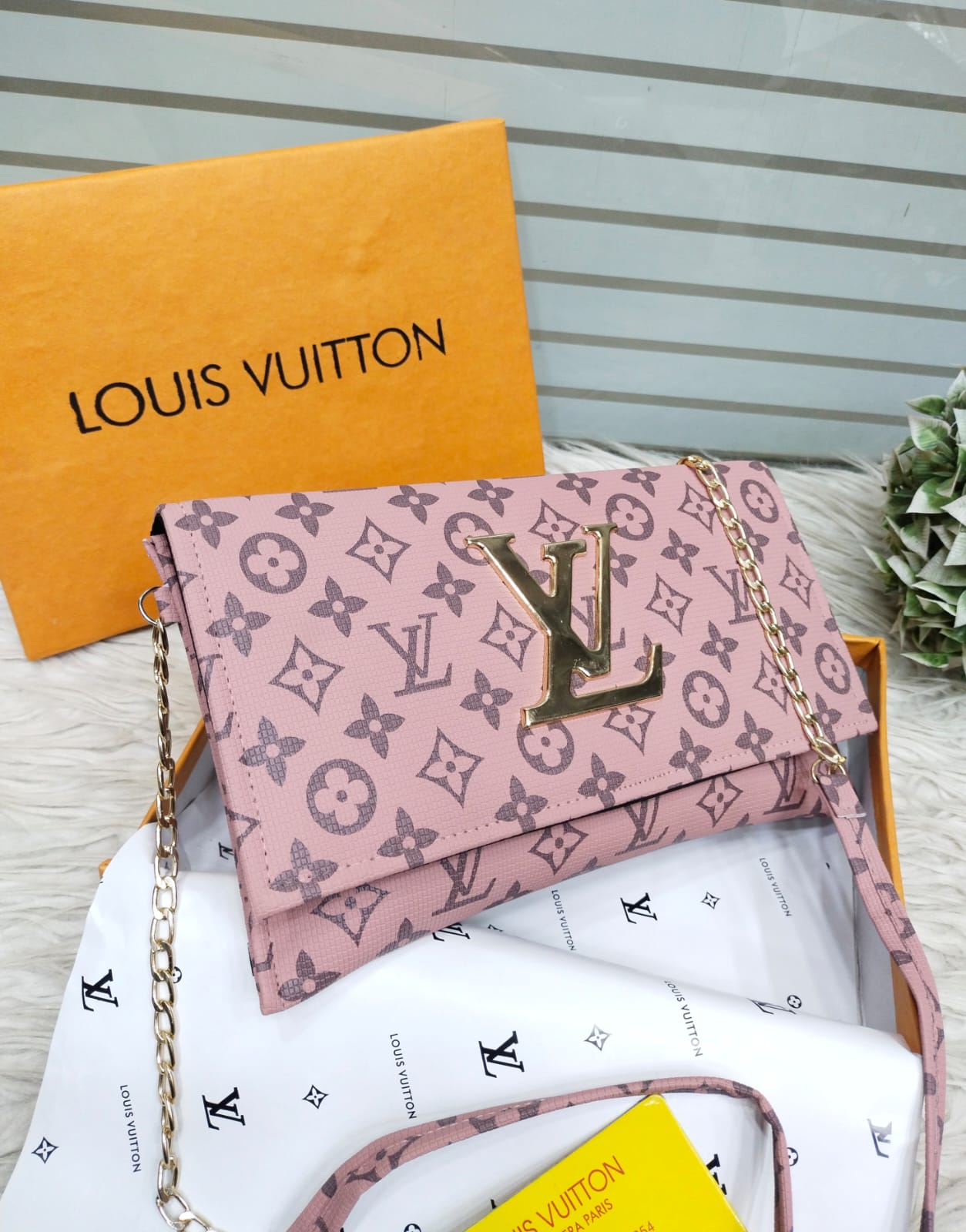 Master quality LV hand clutch & crossbody