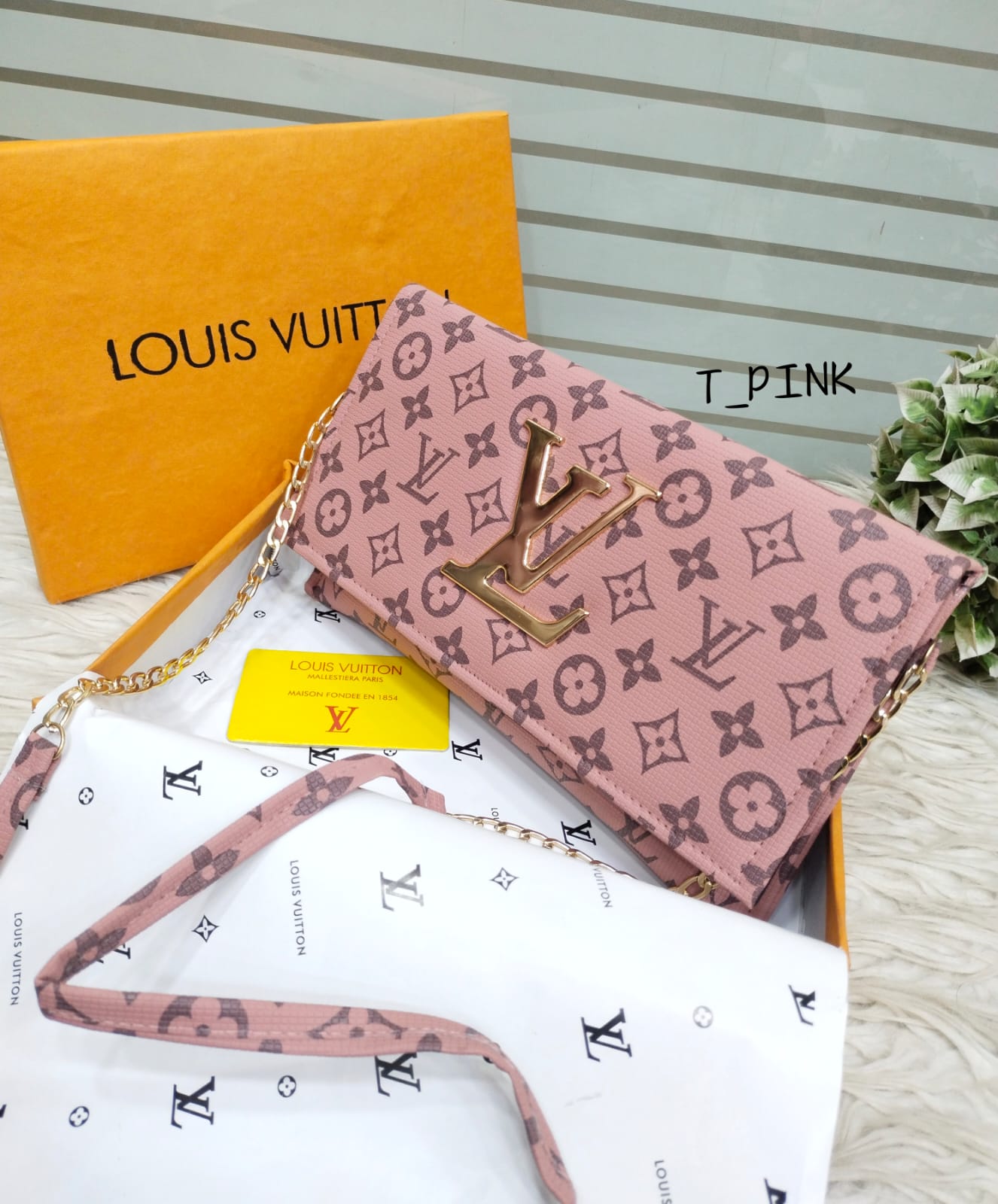 Master quality LV hand clutch & crossbody