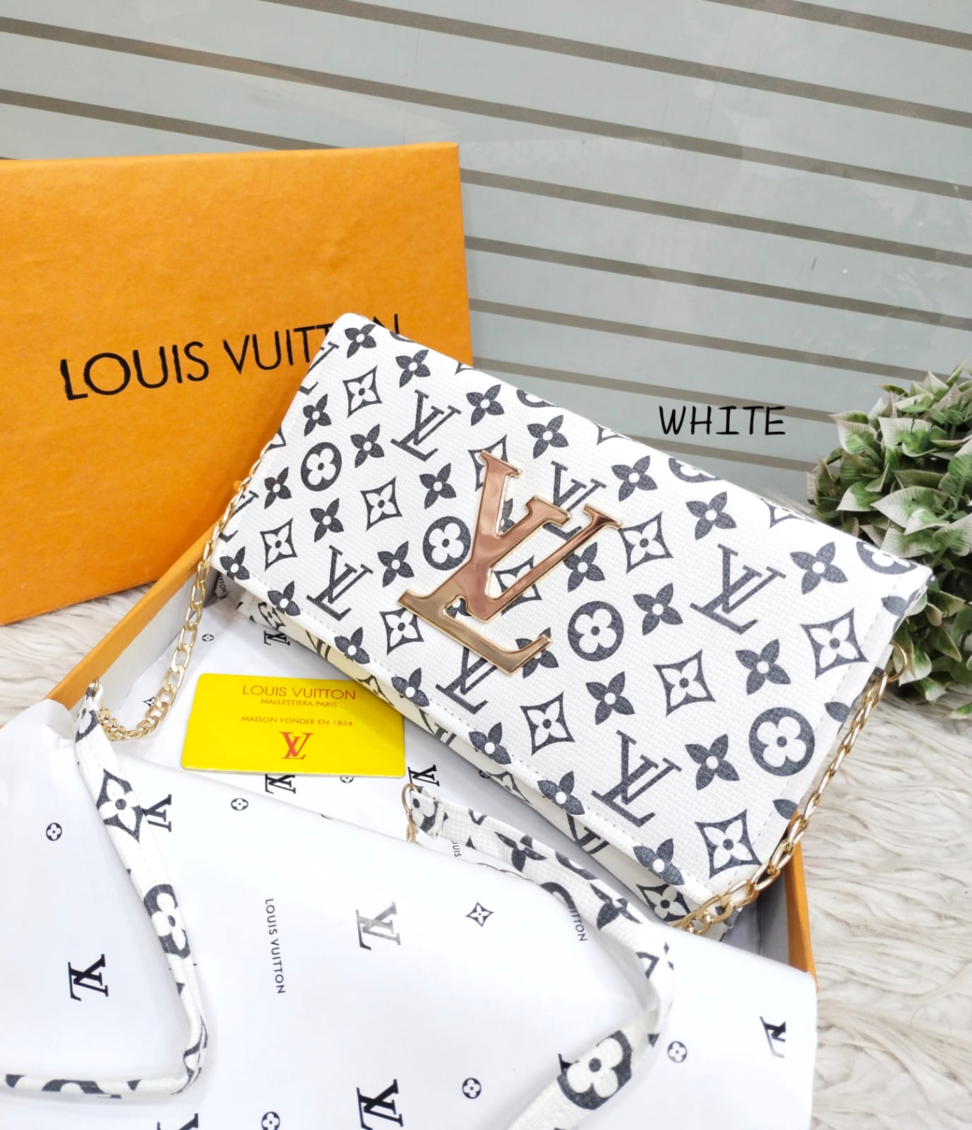 Master quality LV hand clutch & crossbody