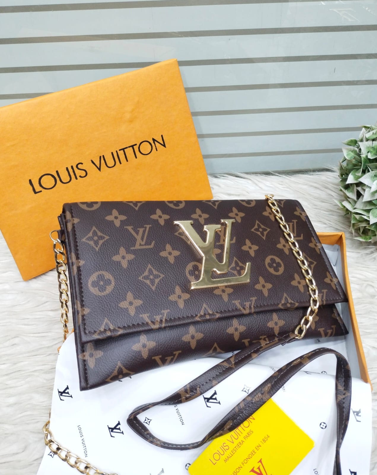 Master quality LV hand clutch & crossbody